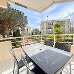 F2 Avec Terrasse Et Parking Prive A Frejus