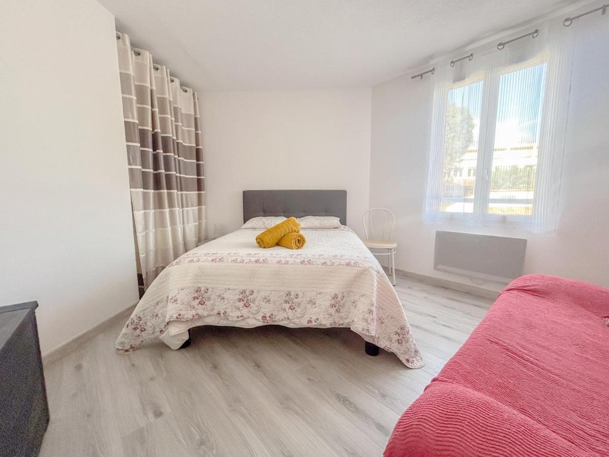 Appartement F2 Avec Terrasse Et Parking Prive A