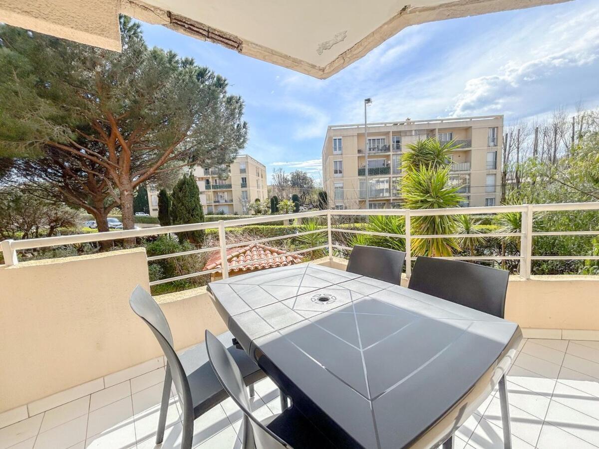 F2 Avec Terrasse Et Parking Prive A * Fréjus